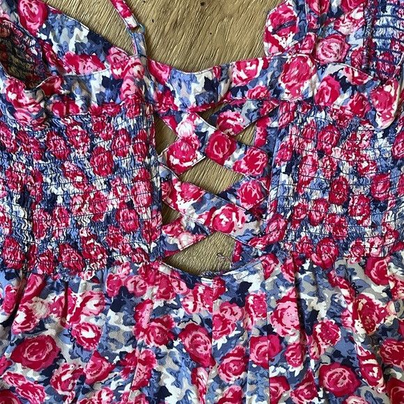 Sweetheart Neck Romper w Pockets and adjustable straps and back rouching - Picture 5 of 6